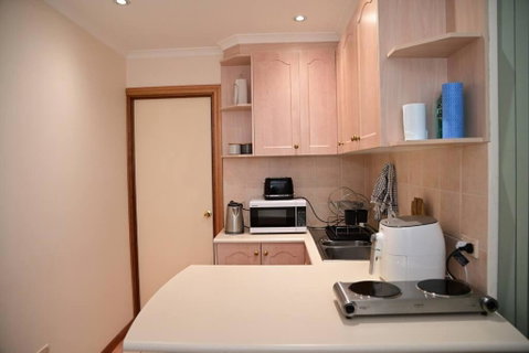 Spacious Studio In AliceSprings QueenBed+KSAirbed - Accommodation Kalgoorlie 2
