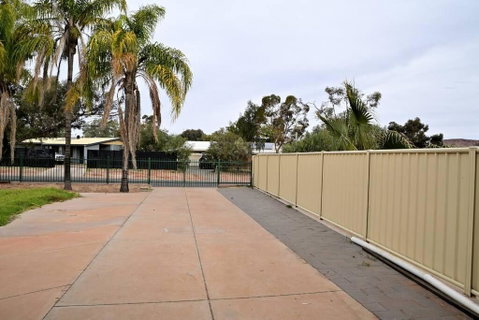 Spacious Studio In AliceSprings QueenBed+KSAirbed - Accommodation Kalgoorlie 3