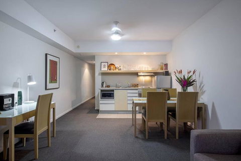 ZEN CITY & SEA Executive 1-BR Suite In Darwin CBD - Accommodation Kalgoorlie 0