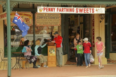 2-Day Wave Rock, York, Wildflowers & Aboriginal Experience - Accommodation Kalgoorlie 4