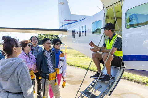 Scenic Flight - Great Barrier Reef, Heart Reef, Whitehaven Beach & Hill Inlet! - Accommodation Kalgoorlie 1